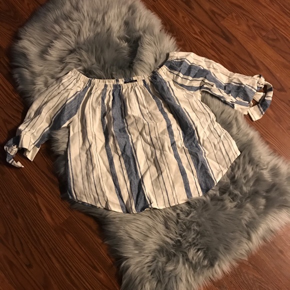 Tops - Off The Shoulder Top